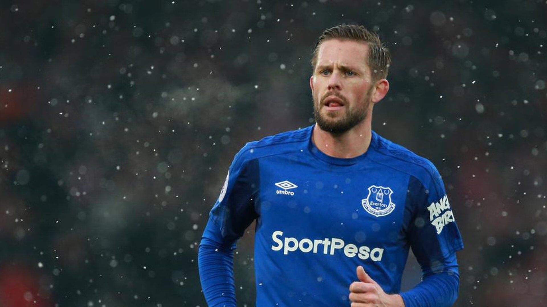 巴萨前场轮转创造空间破门良机，巴萨传进球门